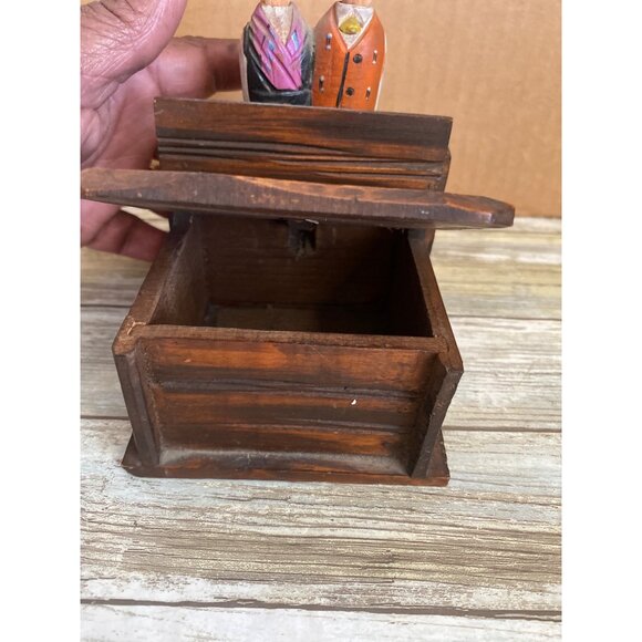 Vintage Italian Hand Carved Wooden Trinket Box with Couple Figurines Folk Art - Picture 4 of 10